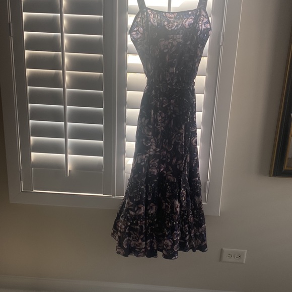 Beautiful floral midi dress  from Everve worn once - Picture 5 of 6